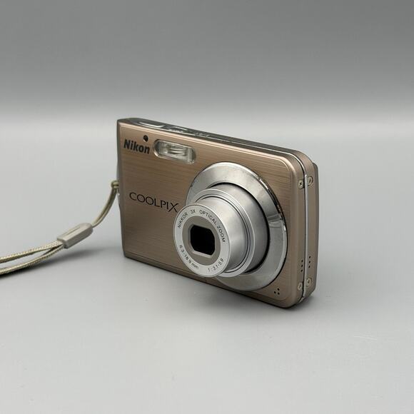 Nikon Coolpix S210 Digital Camera | 8MP | Silver - Picture 4 of 5